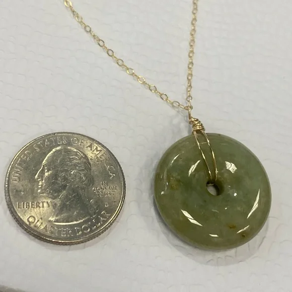 New Genuine jade Burma donut pendant necklace - Picture 3 of 4